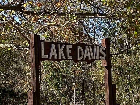3rd image of 211 N Lake Davis Dr
