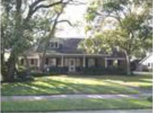 56 Oak Hollow Cir, Lake Jackson, TX 77566