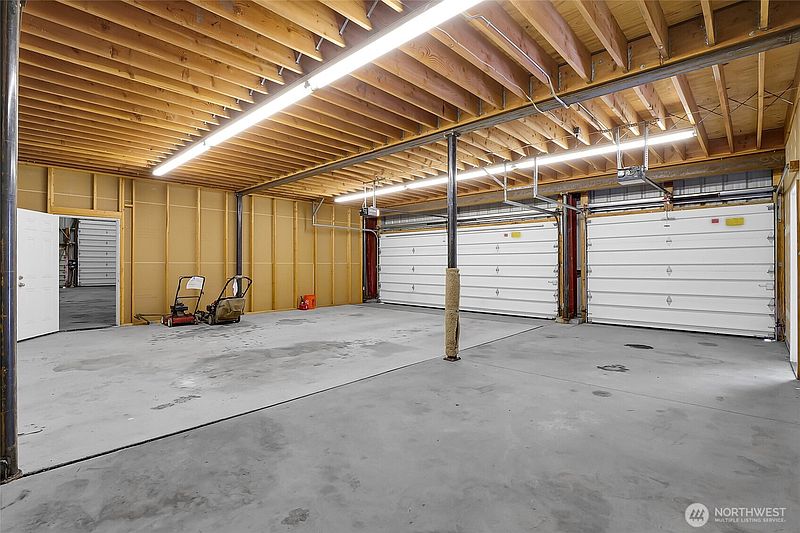 5th image of 2922 W Marina Drive