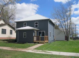 200 2nd St, Canistota, SD 57012