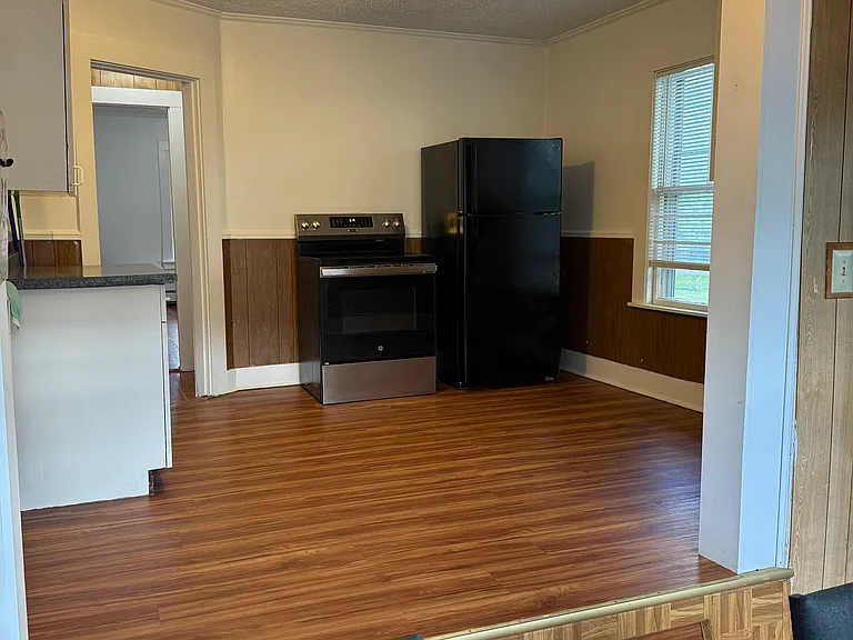 300 Bridge St #1 — Photo 2