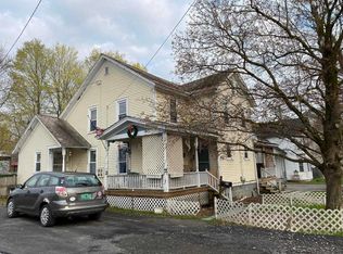 43 Maple St, Poultney, VT 05764