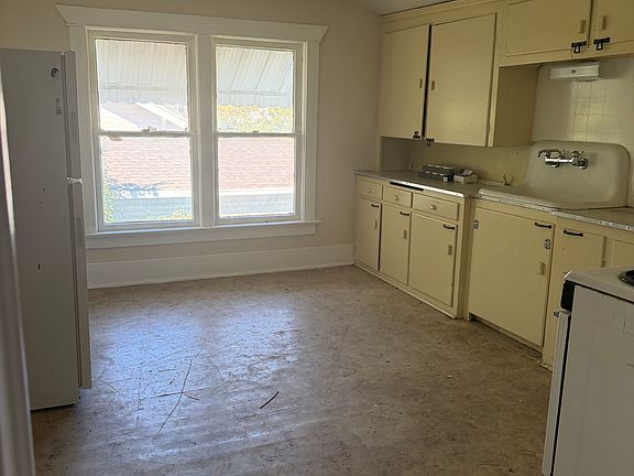 5th image of 726 Summit St #C