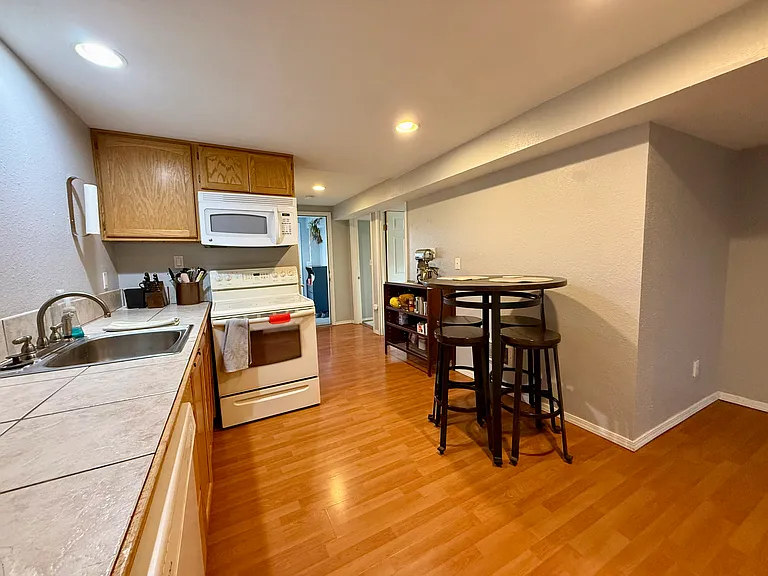 515 NW Irving St #A — Photo 22