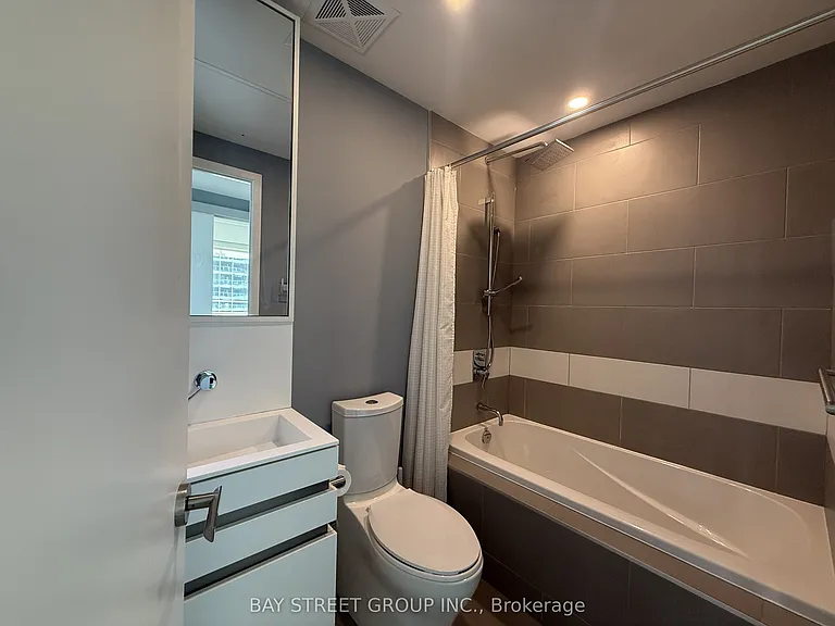 197 Yonge St #1709 — Photo 11