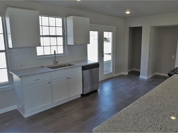 5th image of 1407 Harwood St