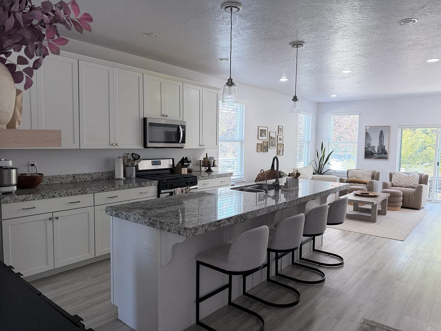 5 bed, 3.5 bath, 3745 sqft, $4,600 — Photo 4