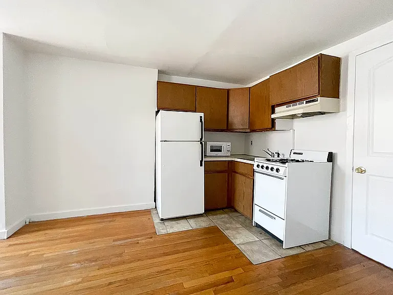 356 E 19th St #2E — Photo 3