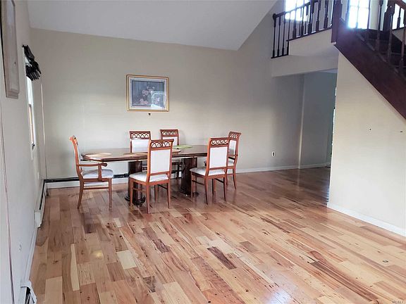 3rd image of 33 Laurel Blvd