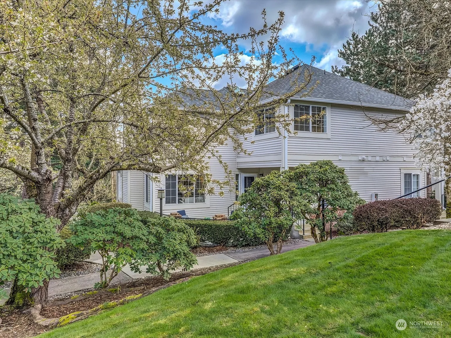 10909 Avondale Road NE #B107 photo 1