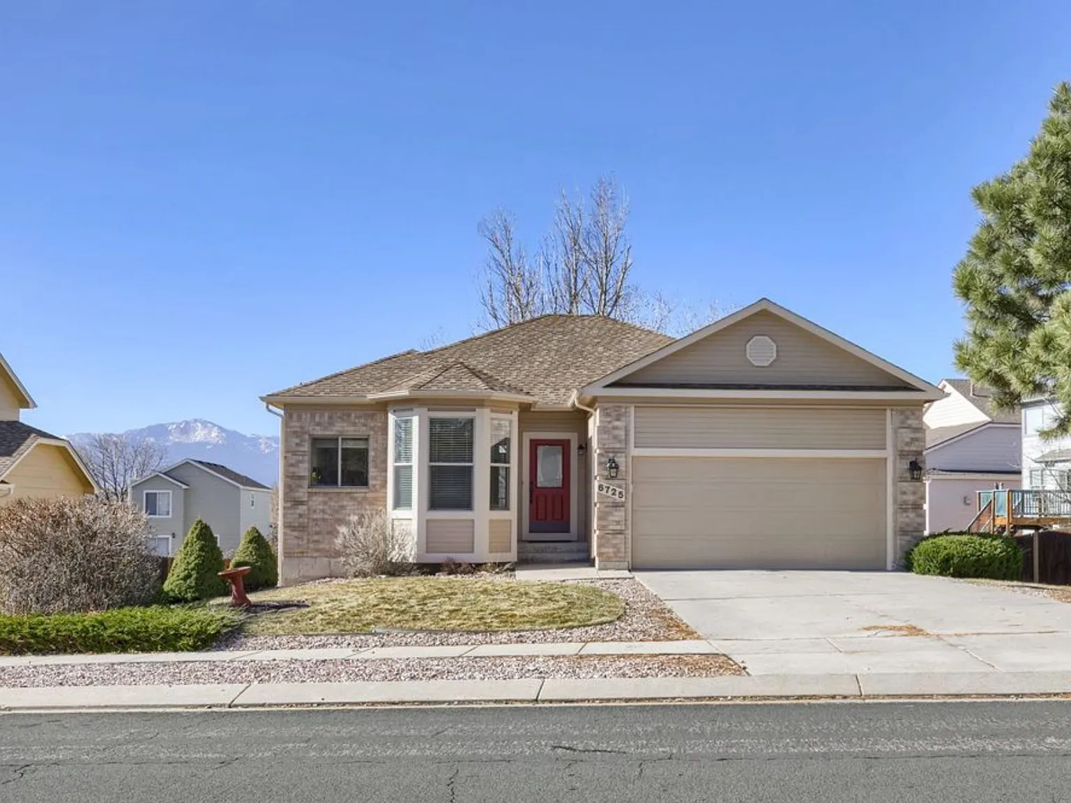 5 bed, 2680 sqft, $2,700 — Photo 1