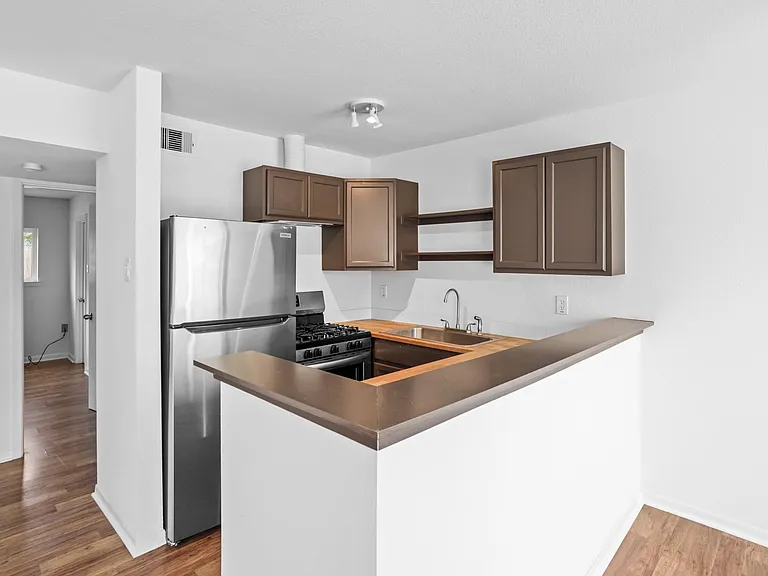 1408 Hughes St #15 — Photo 17