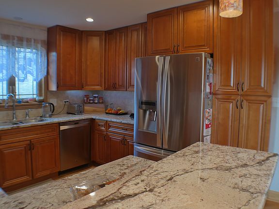 2nd image of 10736 S Christa Ct