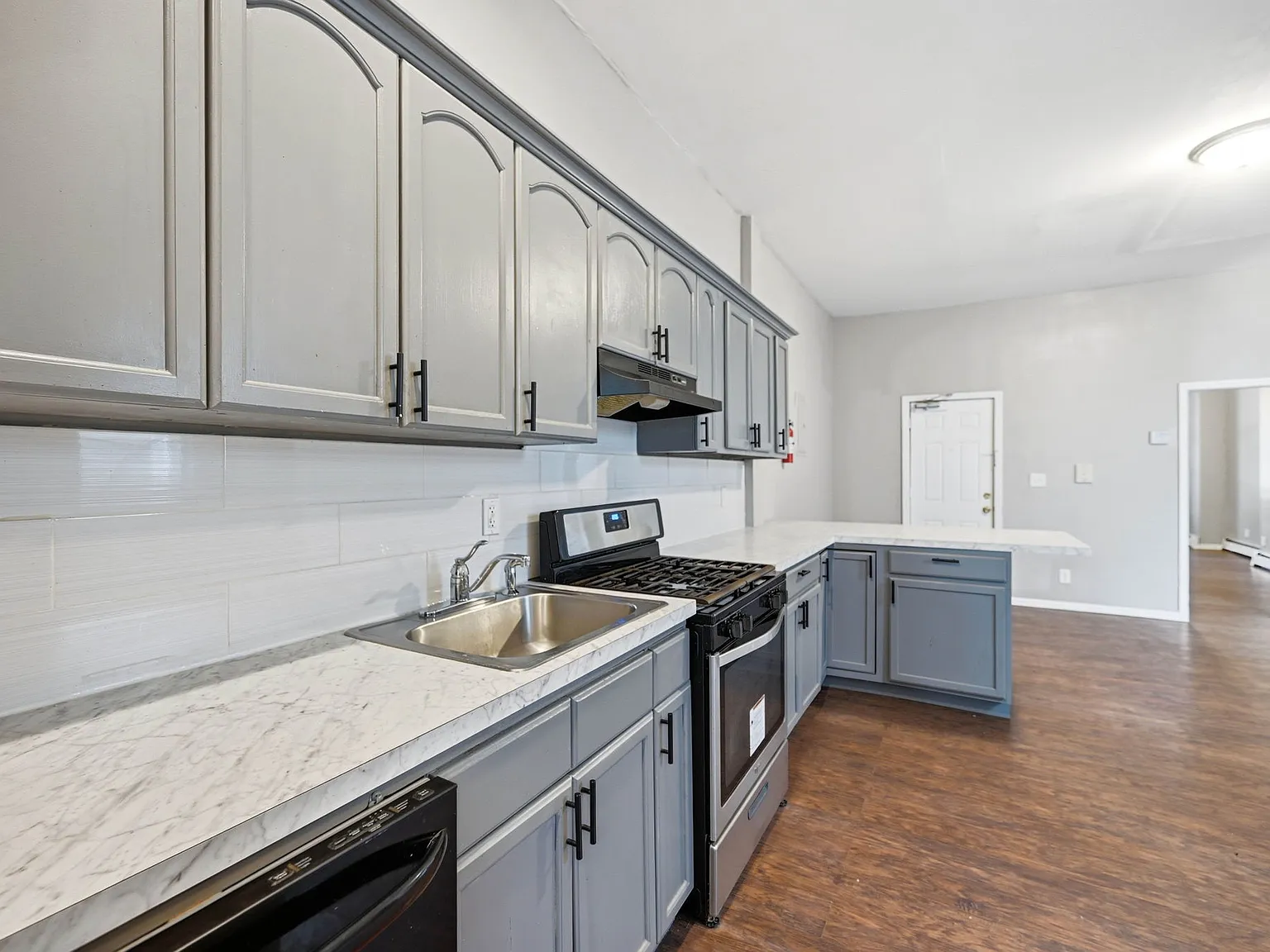 2 bed, $1,800 — Photo 1