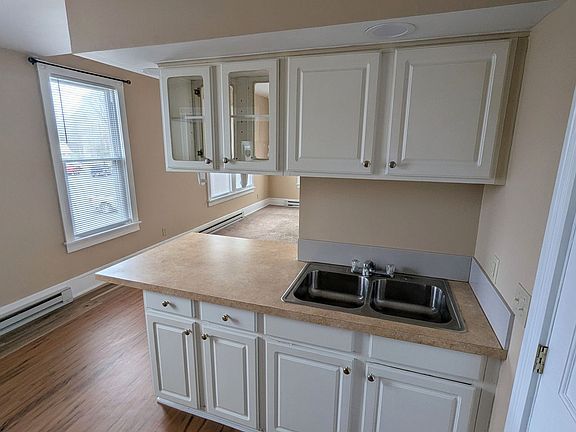 3rd image of 24 W Water St #47800E733