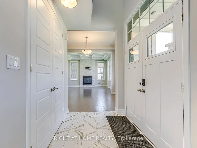 1387 Aymond Cres — Photo 4