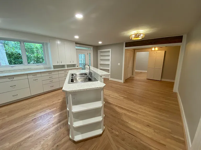 116 W 5th South St #B — Photo 13