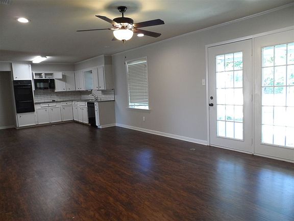 5th image of 1216 Columbia Dr