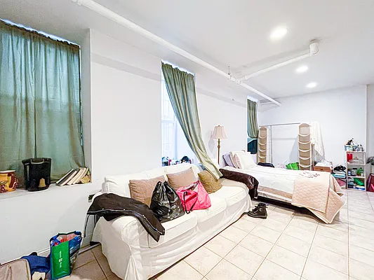 Rented by Urban Real Estate Property Group Inc | media 8