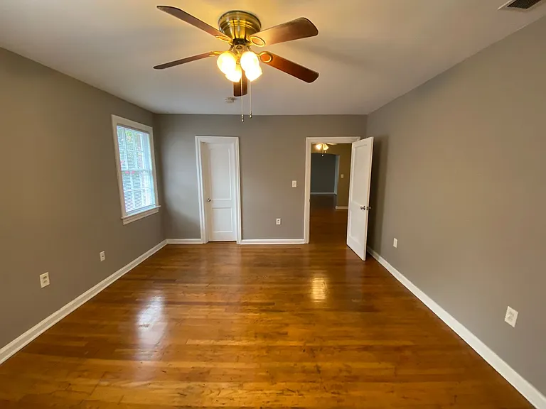 1306 E Victory Dr — Photo 7