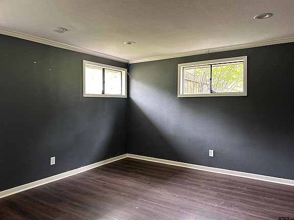 4th image of 706 Inwood Dr
