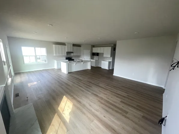 2114 Nathanial Greene Dr, Beavercreek, OH 45434