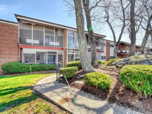 121 Grove St APT 7, West Roxbury, MA 02132