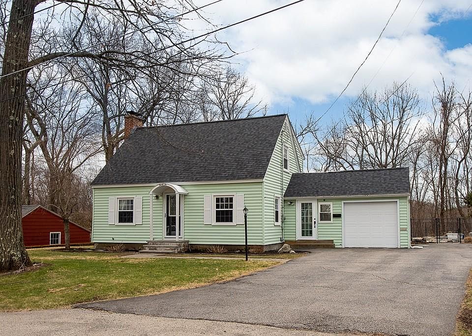 1st image of 32 Oakwood Ave