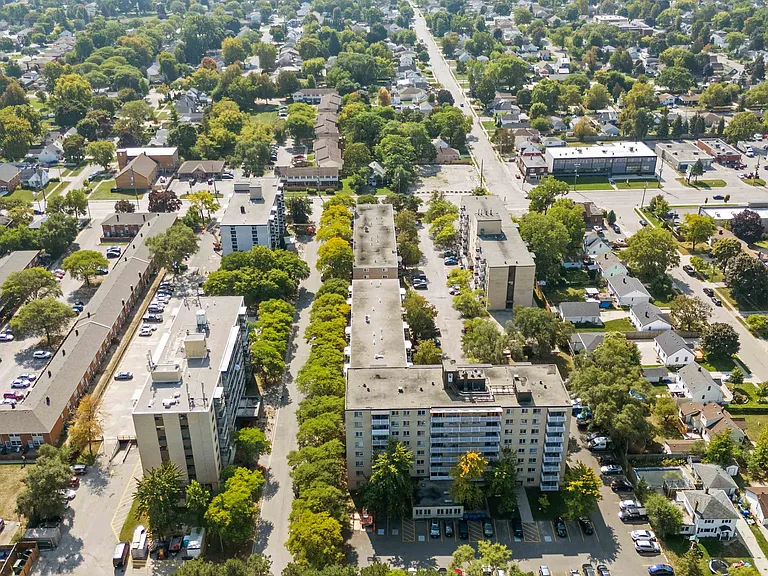 800 Trillium Park — Photo 14