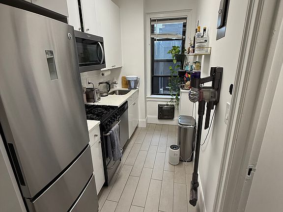 4th image of 31 E 12th St APT 7G