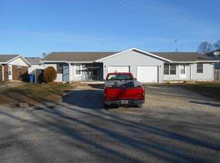3 Greenwood Ct, Grant Park, IL 60940