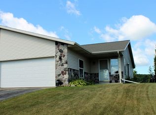 543 Lous Way, Slinger, WI 53086