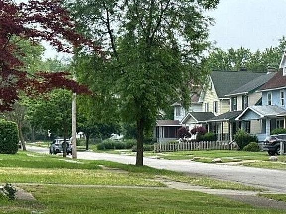 4th image of 1725 Wickford Rd