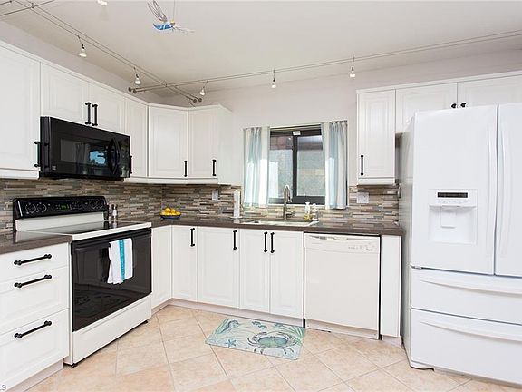 2nd image of 1416 Park Shore Cir APT 1