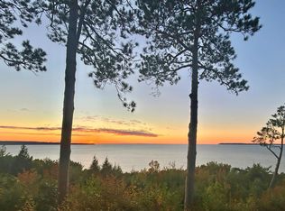 10 Vantage Pointe Gln, Glen Arbor, MI 49636