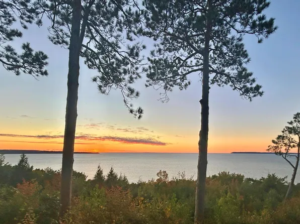 10 Vantage Pointe Gln, Glen Arbor, MI 49636