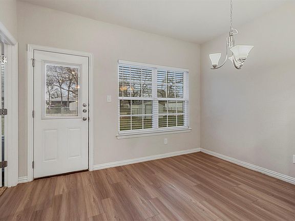 5th image of 731 W Morton St
