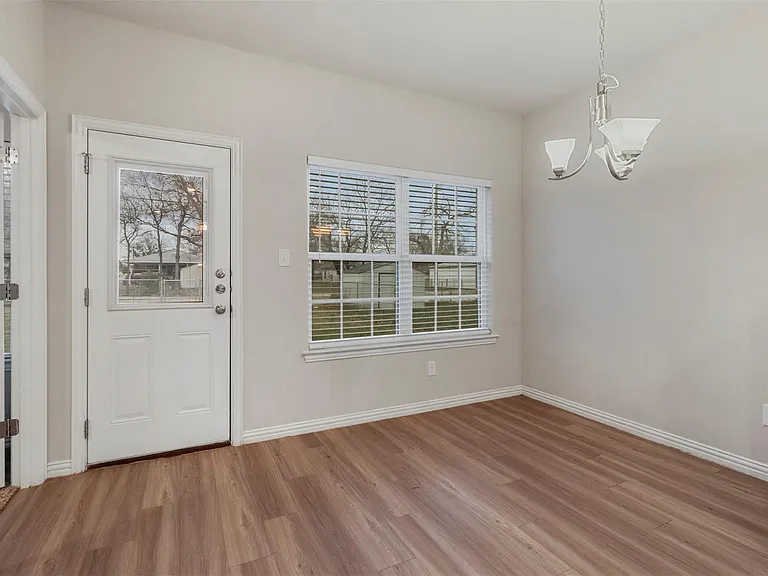 731 W Morton St — Photo 5