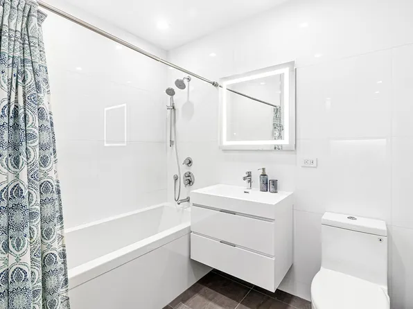 309 Ocean Parkway image 8 of 13