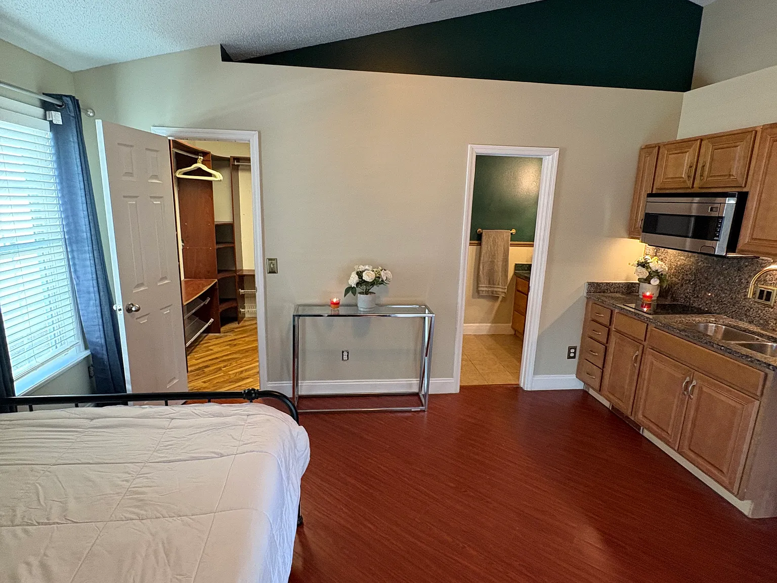 Studio, 600 sqft, $1,395 — Photo 2