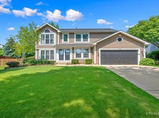 1347 Knollwood Cir, Crystal Lake, IL 60014