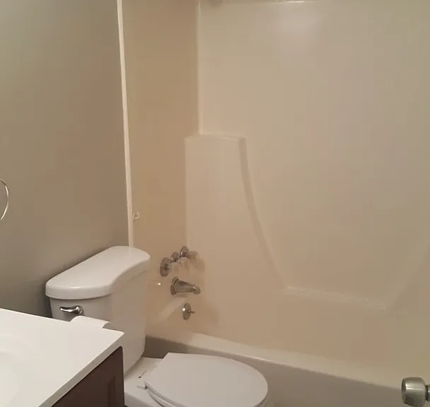 1121 Poplar St — Photo 6