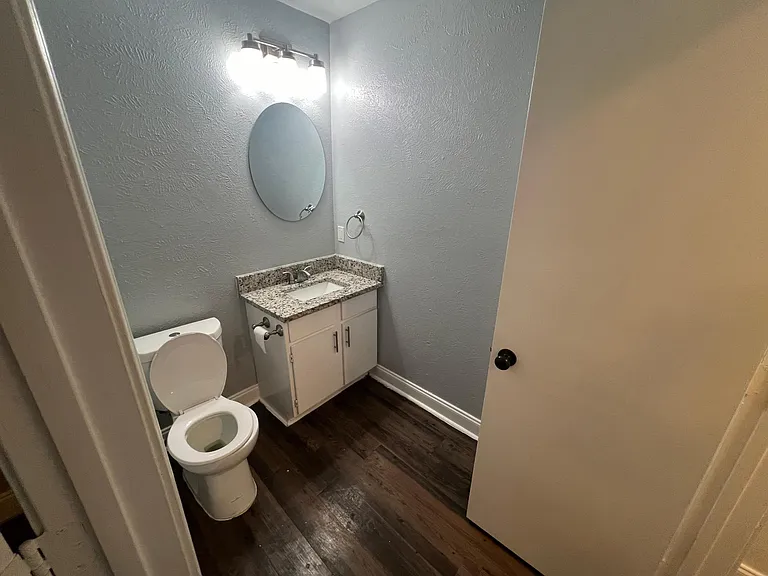 Hampton Gardens Apartment — Photo 50