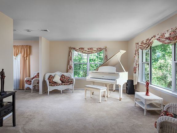 4th image of 59 Timberpoint Dr