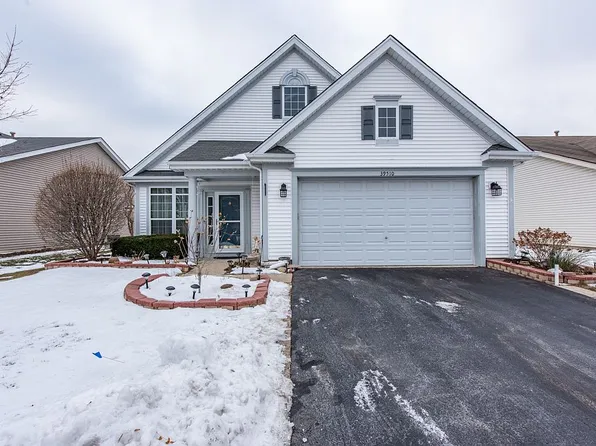 39510 N Cambridge Blvd, Beach Park, IL 60083