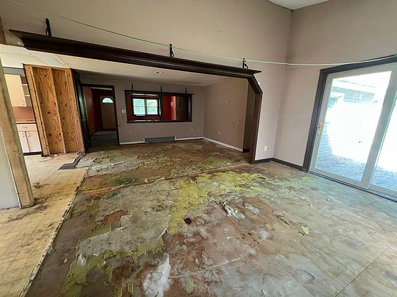 4th image of 551 Brighton Hill Road