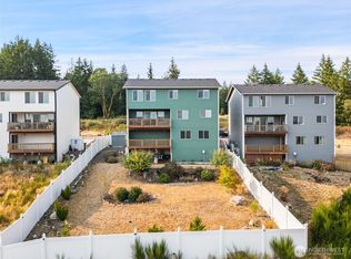 2416 W Echo Bay Dr, Bremerton, WA 98312