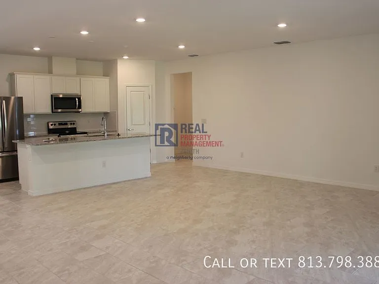 3911 N Maryland Ave — Photo 14