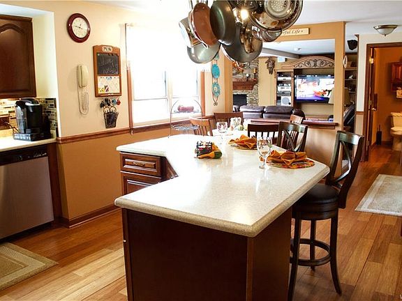 3rd image of 222 Sprucewood Ter