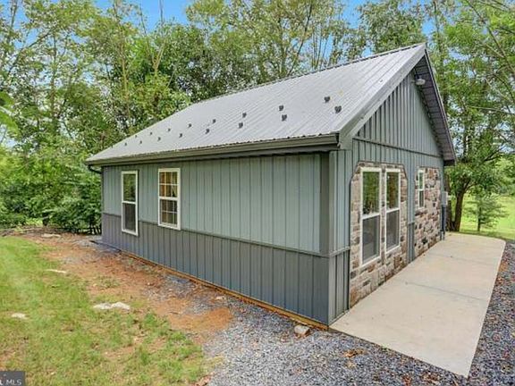 3rd image of 834 Clay Hill Rd